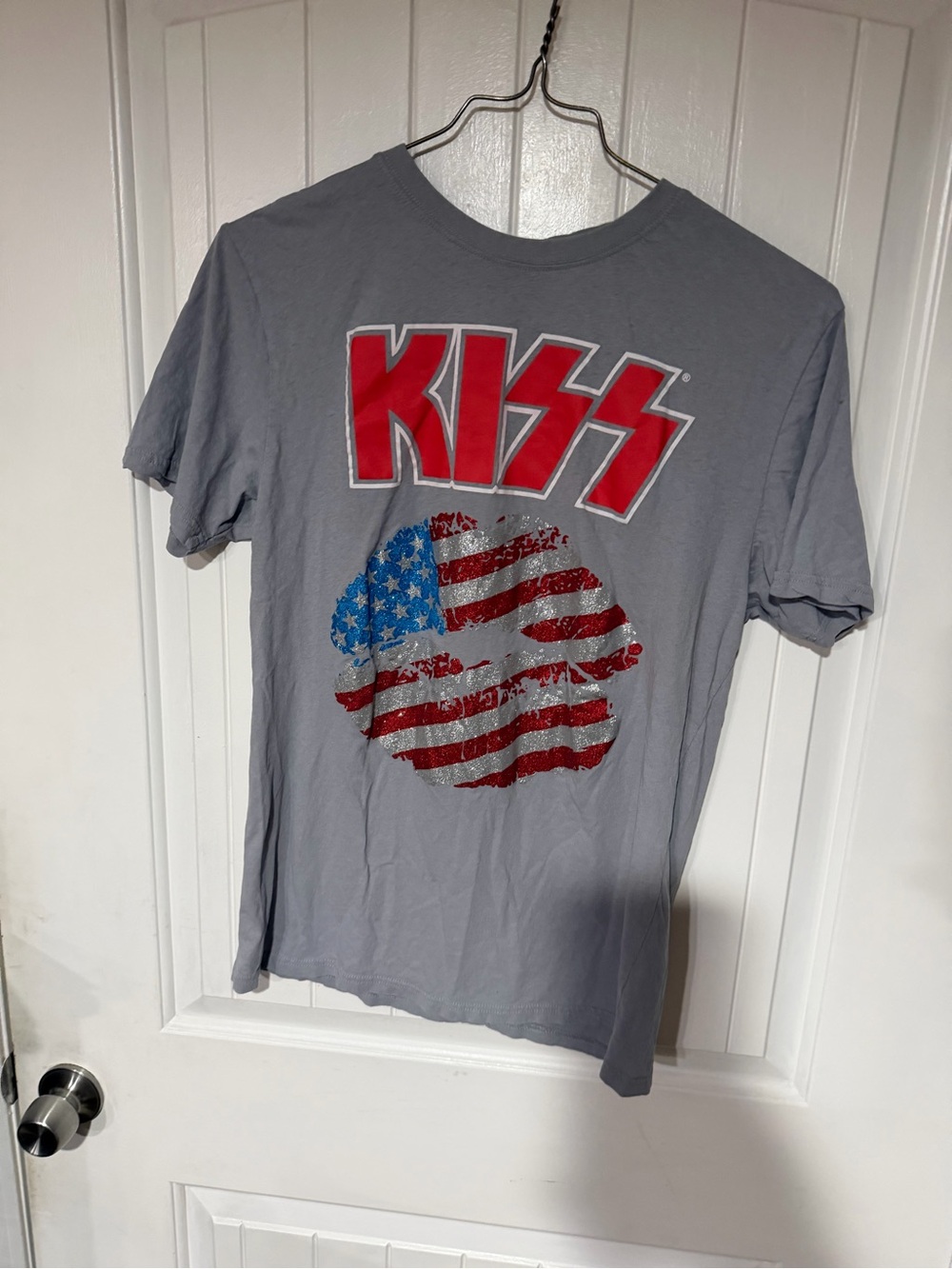 Kiss Rock Group Ladies Short-Sleeve Tee in Light Gray with Red Logo